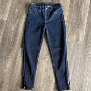 Stylish Dark Blue Jeggings with Zipper Accents